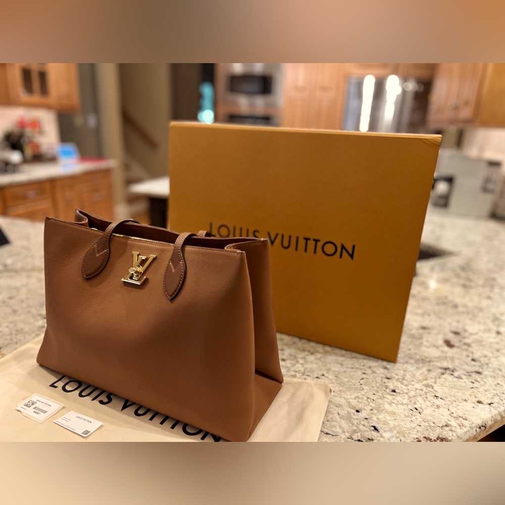 NWT LV Lockme Leather Tote